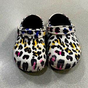 Kids insulated leopard crocs